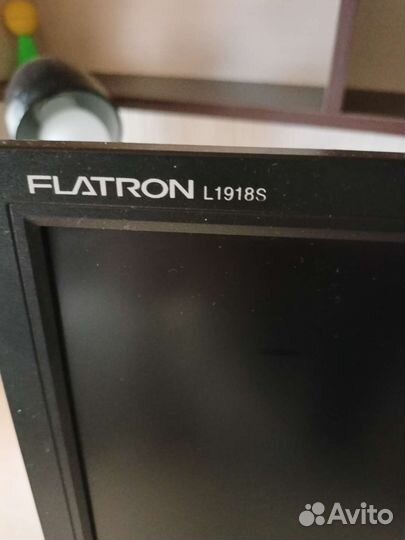 Монитор LG flatron L1918S
