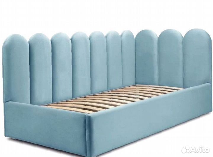 Детская кровать с мягкой спинкой