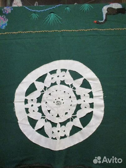 Вязанная вручную скатерть на тумбочку из СССР