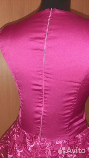 Платье фуксия с кружевом 40 р