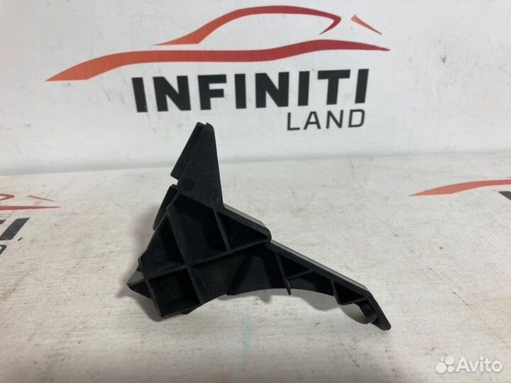 Кронштейн обшивки задней двери левый Infiniti