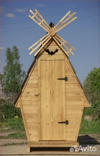 Уличный туалет деревянный