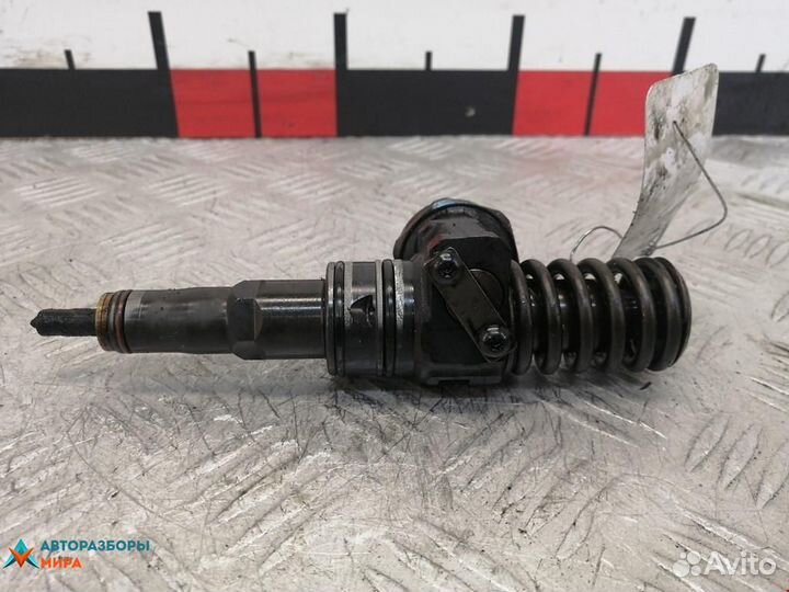 Форсунка Volkswagen Caddy 3 2009 038130073AG