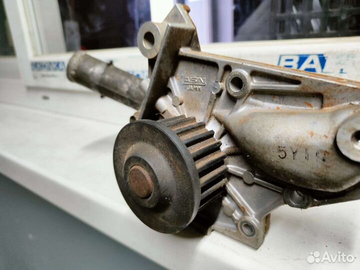 Помпа toyota vista 1993год с термостатом