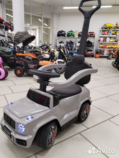 Машина каталка толокар с ручкой на пульте