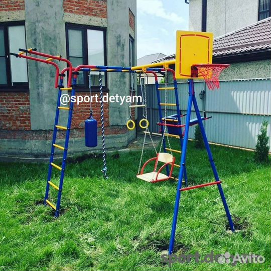 Детская площадка с брусьями