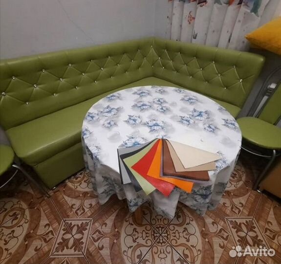 Перетяжка мягкой мебели, пуфики и подлокот