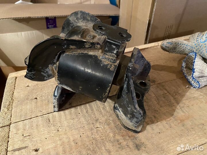 Левая опора / подушка кпп Hyundai Getz 1,4