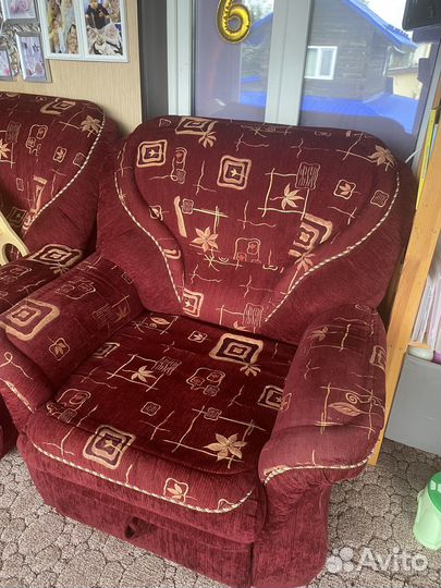 Угловой диван и кресло бу