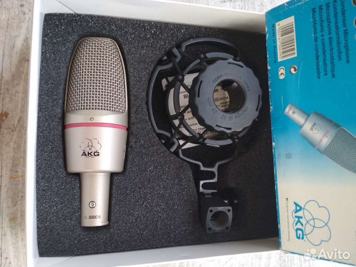 Студийный конденсаторный микрофон