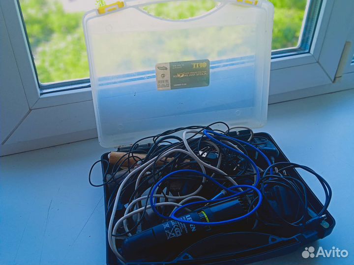 Провода, электроника, микрофоны, наушники,з/у