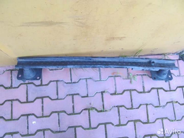 Усилитель переднего бампера передний Peugeot 3008