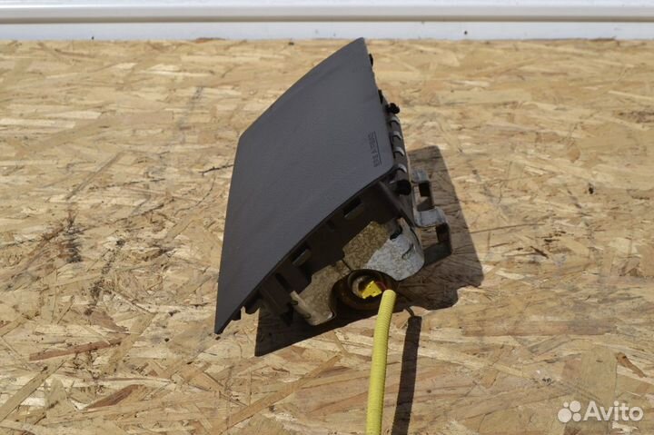 Подушка безопасности в торпедо Toyota Noah R60