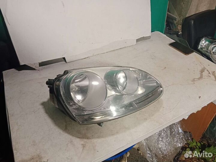 Фара правая Volkswagen golf 5