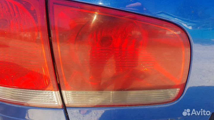 Фонарь в крышку багажника левый Volkswagen Tou