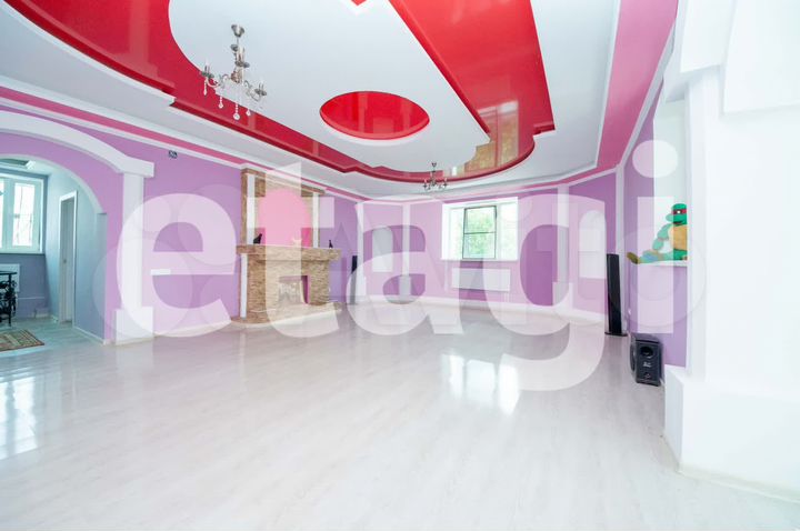 Дом 254,7 м² на участке 6 сот.