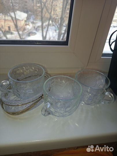 Салатница,стаканы,блюдца, икорница