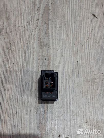 Кнопка подогрева сиденья Nissan primera P12 Прав