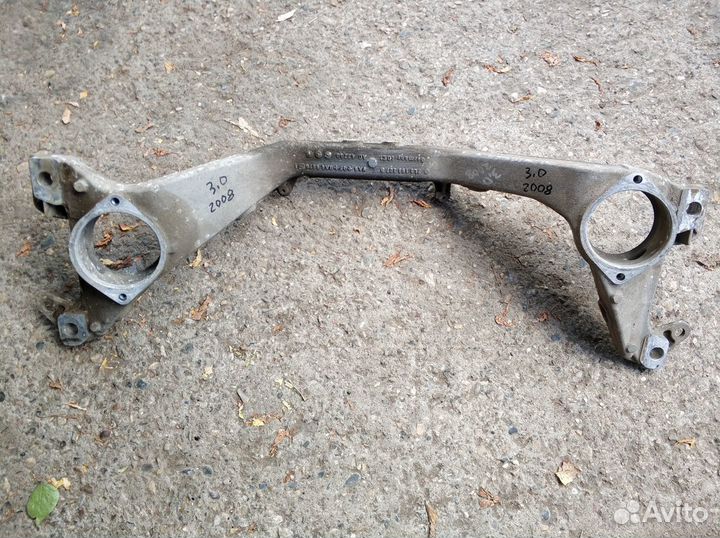 Балка крепления двигателя VW Туарег Ауди Q7 Каен