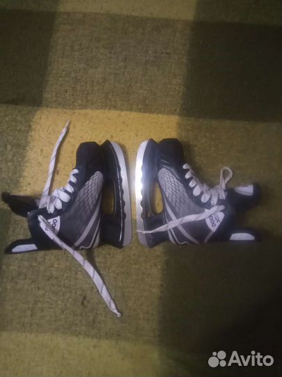 Коньки хоккейные