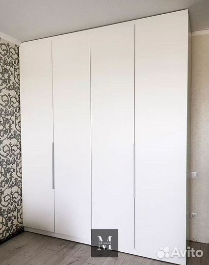 Шкаф с встроенной гладильной доской