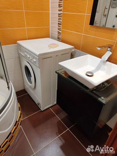 Тумба с раковиной и шкафчик для ванной, подвесные