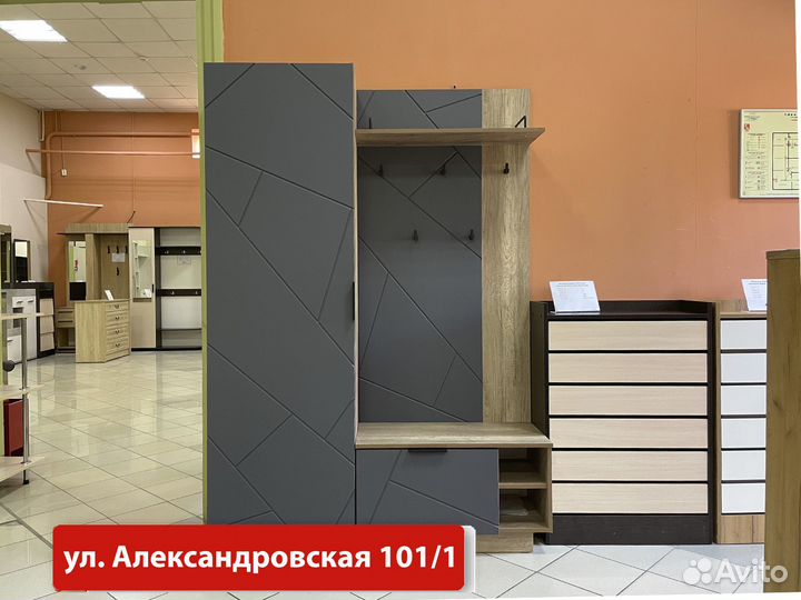 Прихожая со шкафом
