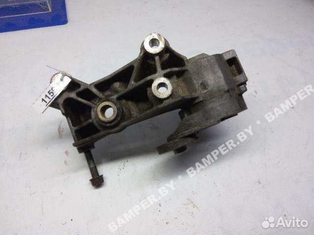 Кронштейн генератора Opel Astra 897222554