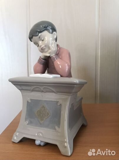 Фарфоровая статуэтка Nao Lladro