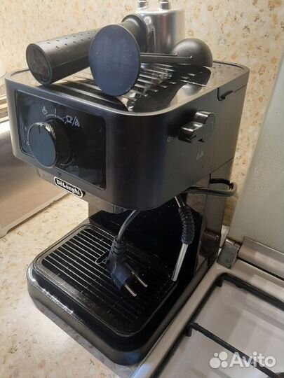 Кофеварка рожковая delonghi ес230.вк