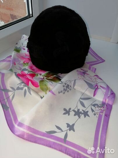 Шапочка из стриженной норки темно фиолетового