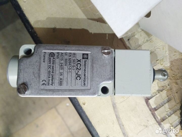 Выключатель концевой Telemecanique XC2 JC