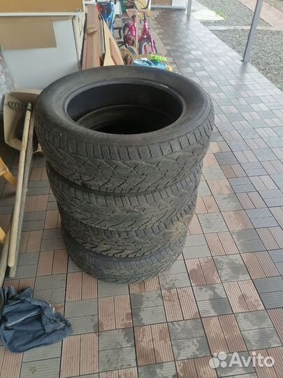 Winter Tact WT 90 215/60 R17 96H