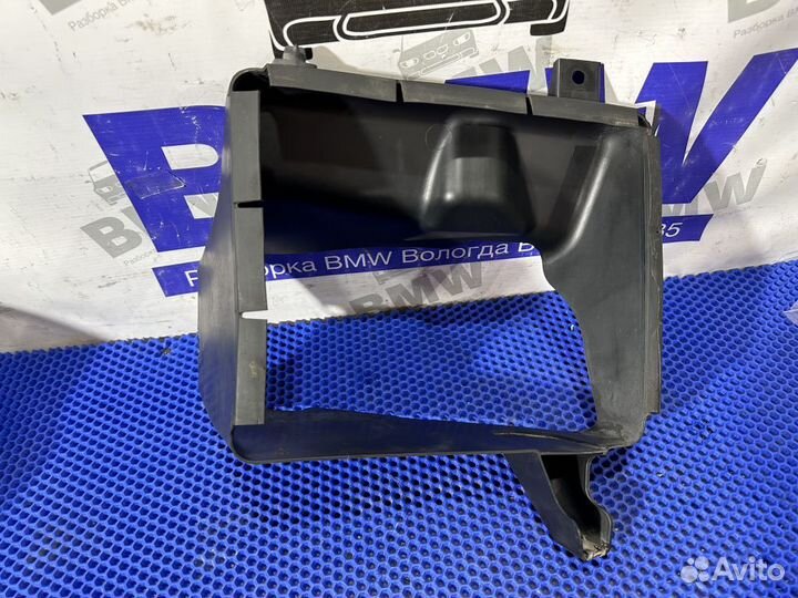 Воздуховод BMW F10 доп. радиатора правый