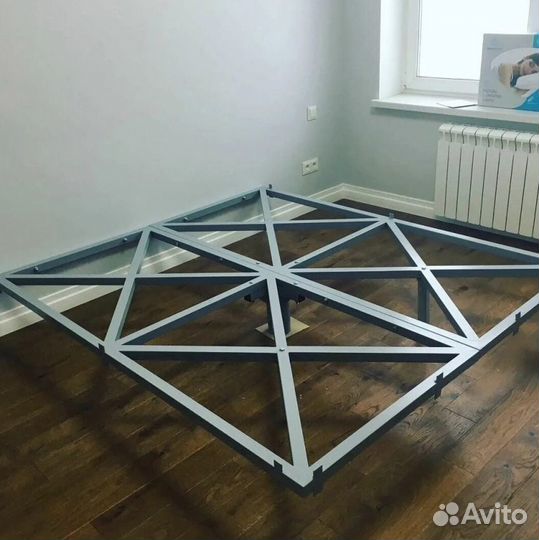 Парящая кровать