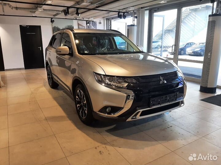 Mitsubishi Outlander 2.0 CVT, 2022