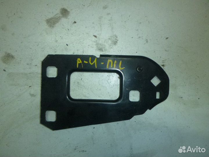 Кронштейн усилителя переднего бампера audi A4 B8 2