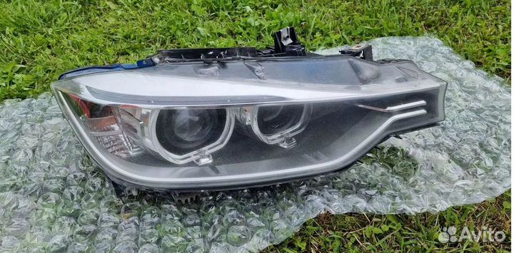 Фара правая BMW F30 дорестайл с лампами и блоками