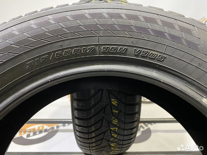 Yokohama BluEarth Winter V905 215/60 R17