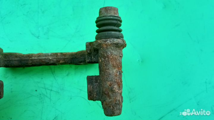 Скоба суппорта заднего для Volkswagen Sharan