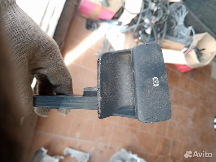 Рычаг стояночного тормоза Audi Q7 (4L) 2005