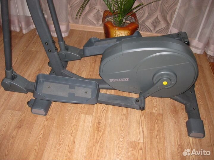 Эллиптический тренажер Torneo Festa C-310