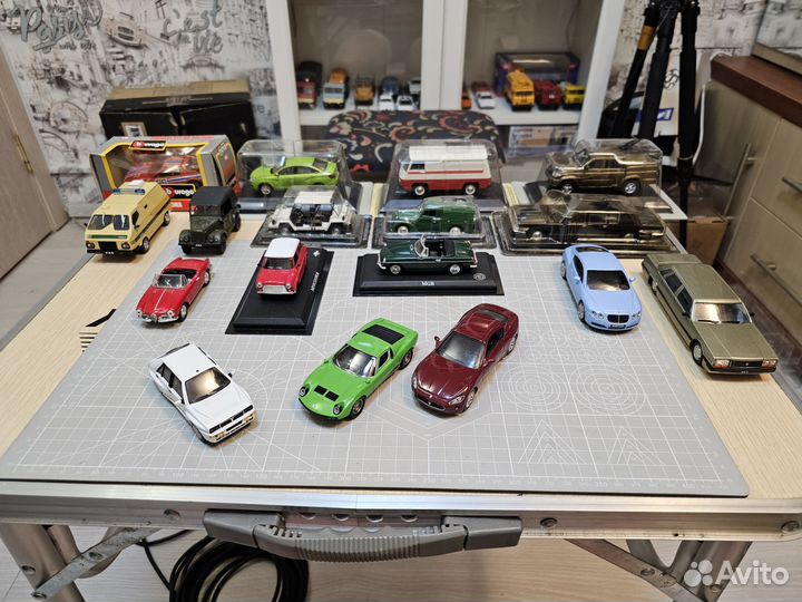 Коллекция моделей автомобилей 1:43 новые, люкс