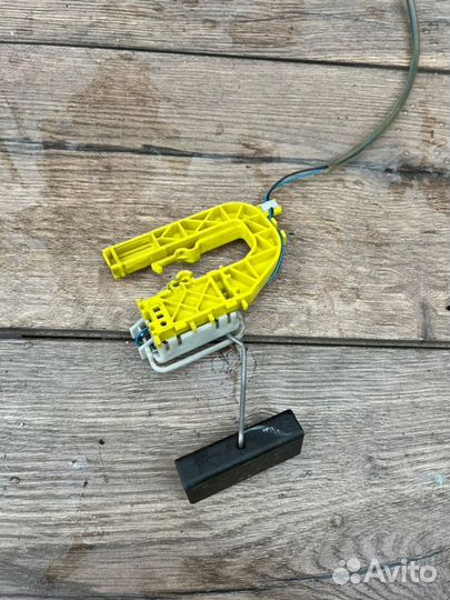 Датчик уровня топлива левый Audi A8 D3 3.2 2007