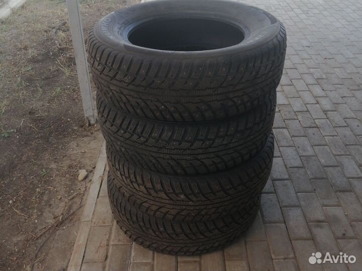 Kumho I'Zen RV Stud KC16 235/65 R17