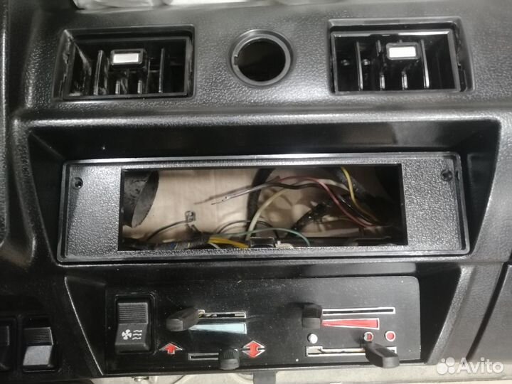 Новая рамка радиоприемника газ Волга оригинал