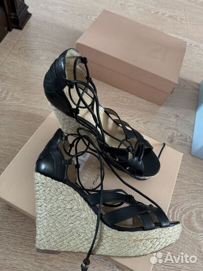 Босоножки с завязками 38