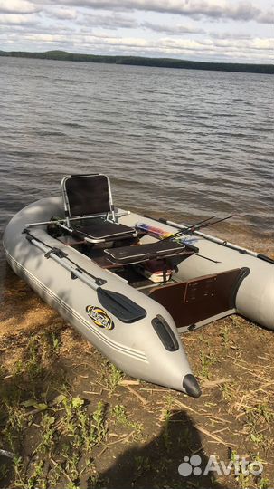 Лодка надувная с жестким дном с мотором