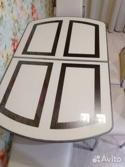 Стол и стулья