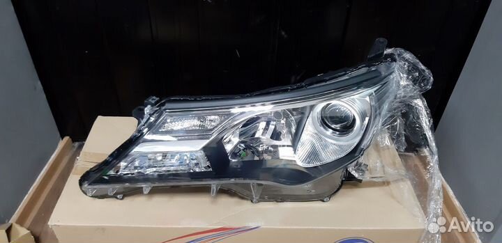 Фара левая Тойота Рав 4 2013-2016 галоген